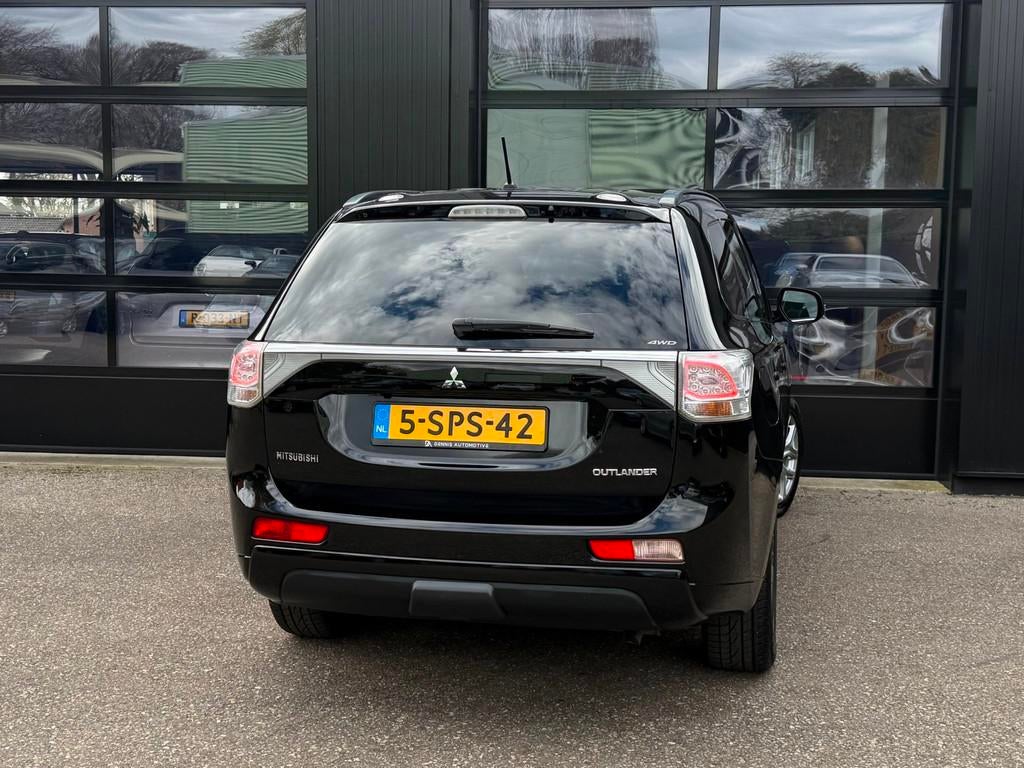 Mitsubishi Outlander 2.0 PHEV Instyle Navi Pano Leder Camera, 4 cilinders, Bi-Xenon koplampen, Zwart, Vierwielaandrijving