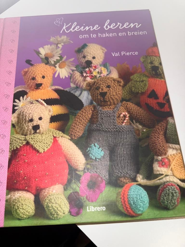 Boek: Kleine beren om te haken en breien val pierce, Ophalen of Verzenden, Gebruikt, Breien of Haken, Patroon of Boek