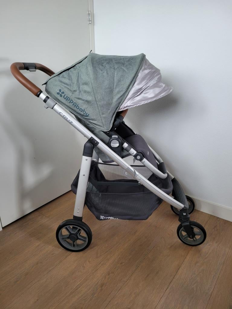 Uppababy Cruz stroller en Mesa car seat, Ophalen, Gebruikt, Overige merken, Verstelbare rugleuning