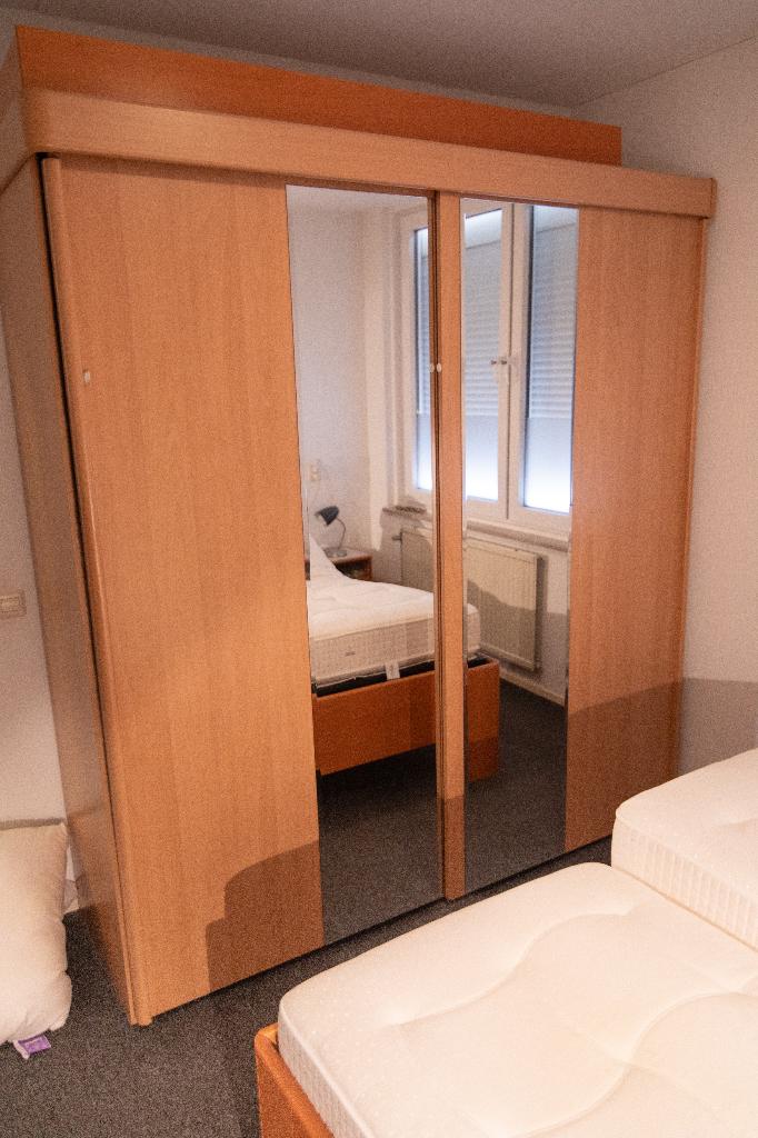 GRATIS kledingkast in Heerlen. MOET WEG!, Ophalen, Gebruikt, 200 cm of meer, 150 tot 200 cm