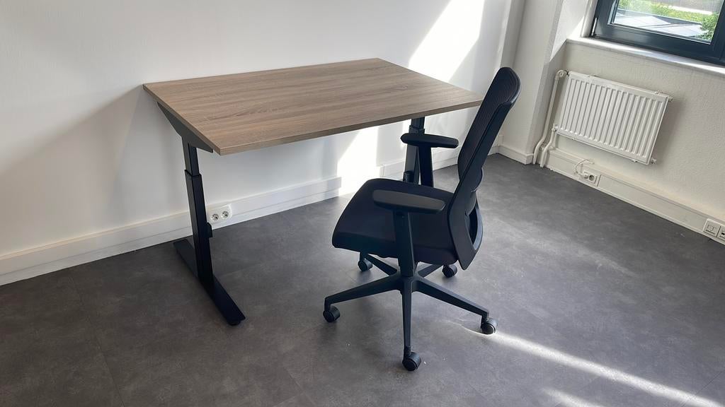 Bureau met stoel, Ophalen of Verzenden, In hoogte verstelbaar, Zo goed als nieuw