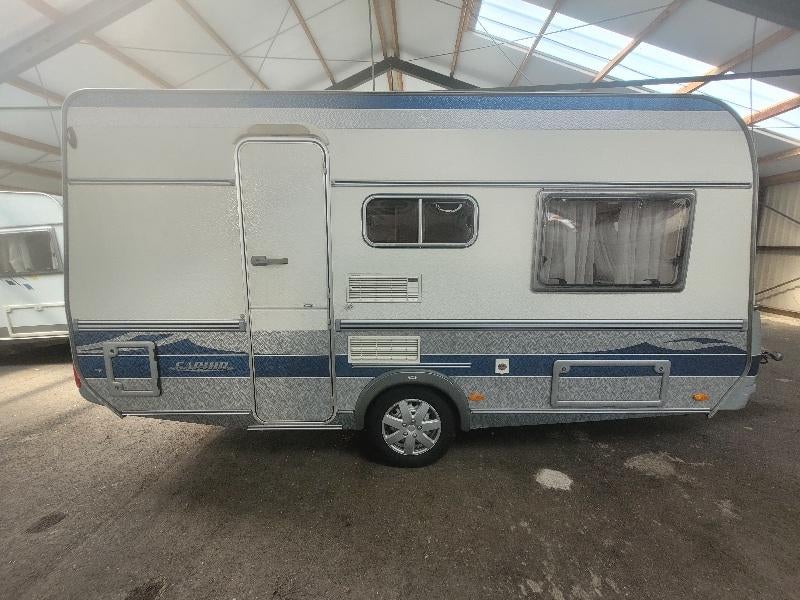 Fendt 420 QF, Caravans en Kamperen, Caravans, Standaardzit, 750 - 1000 kg, Particulier, Kachel