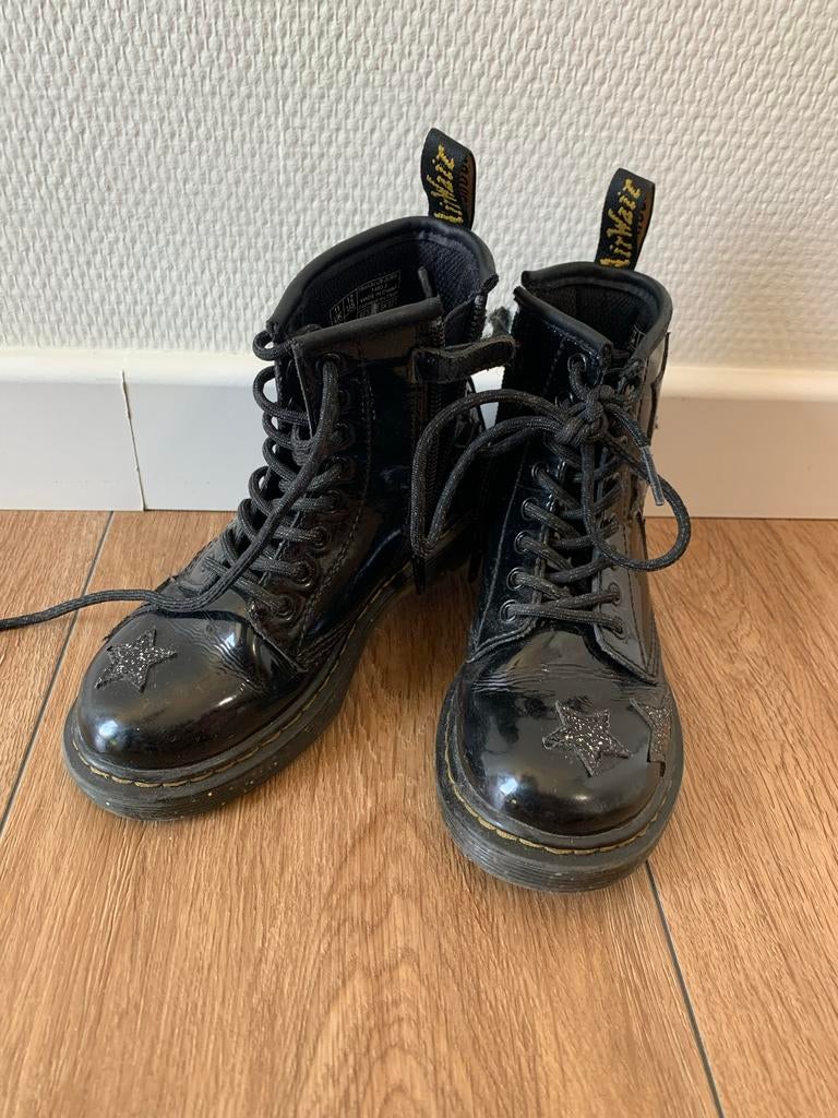 Dr. Martens lak laarsjes met sterren - Maat 29, Kinderen en Baby's, Kinderkleding | Schoenen en Sokken, Gebruikt, Laarzen, Jongen of Meisje