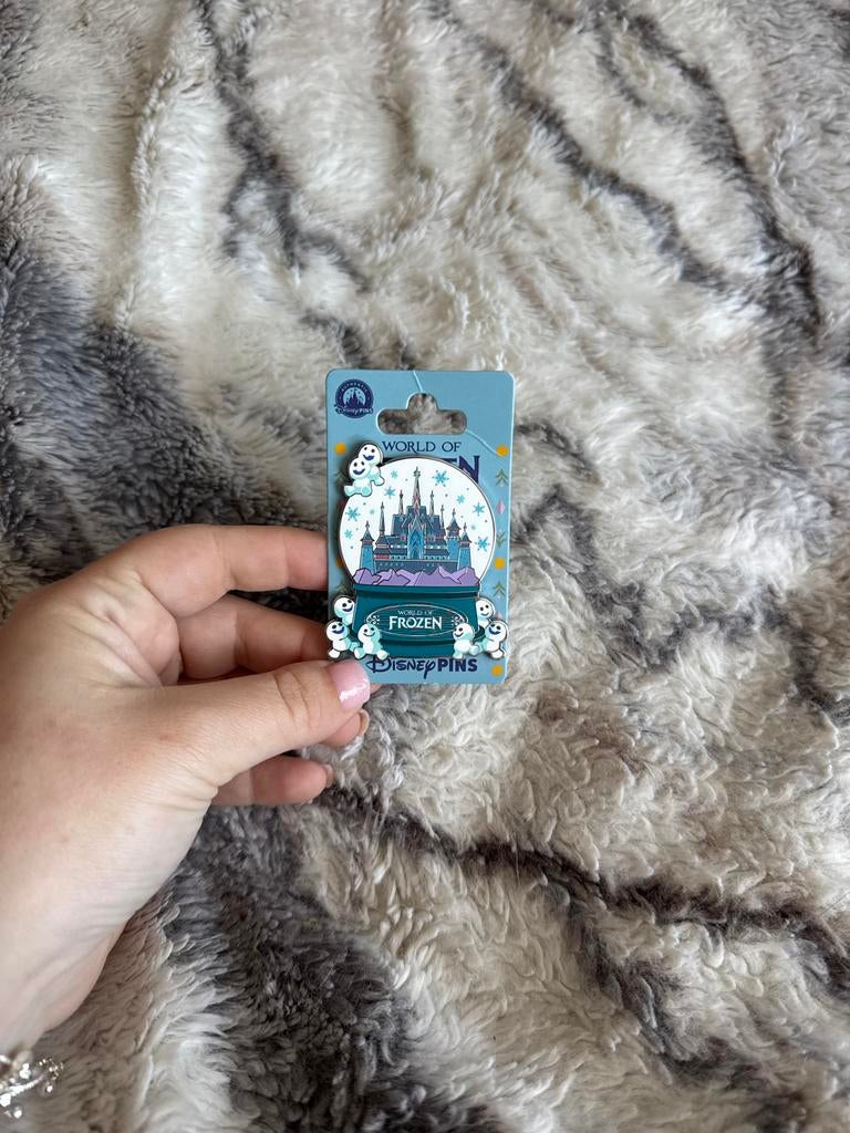 Disney Frozen Kasteel Pin met Olaf - Nieuw, Verzamelen, Ophalen of Verzenden, Overige figuren, Nieuw, Overige typen
