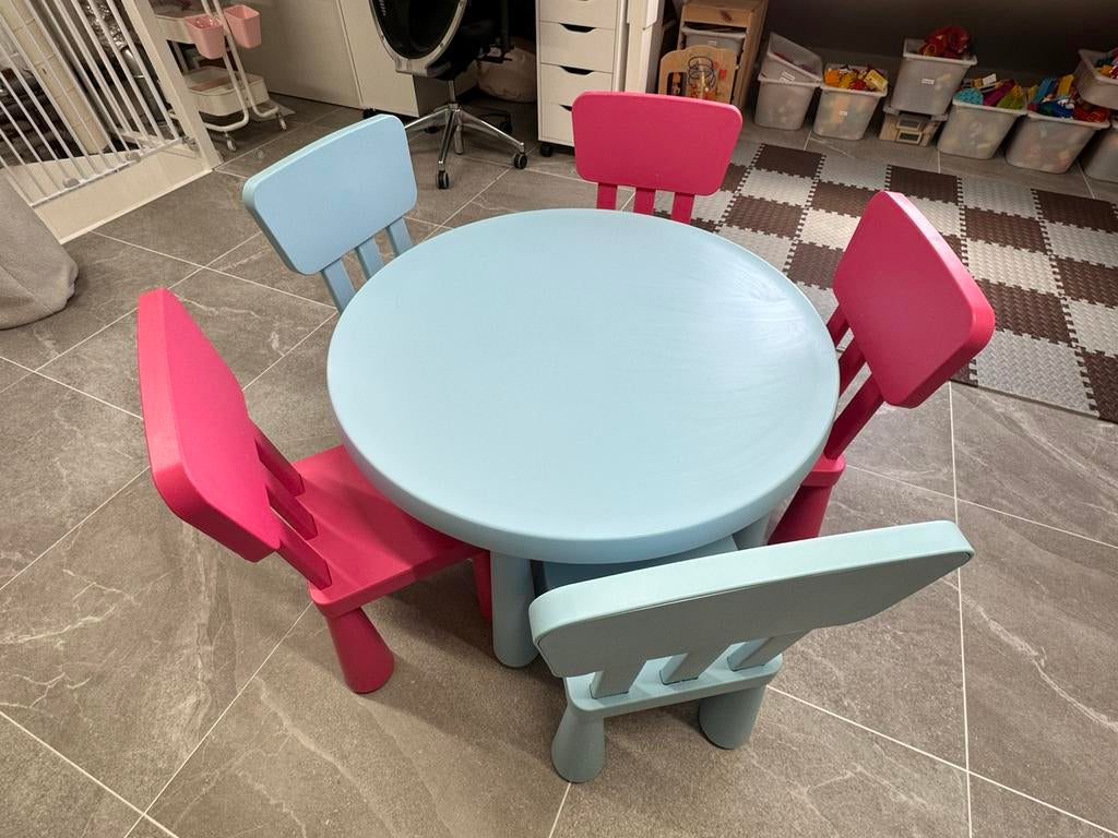 IKEA kindertafel + 5 stoelen AGAN, Kinderen en Baby's, Kinderkamer | Tafels en Stoelen, Ophalen, Zo goed als nieuw, Tafel(s) en Stoel(en)