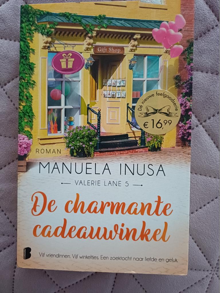 Manuela Inusa De Charmante cadeauwinkel Valerie lane., Boeken, Romans, Gelezen, Ophalen