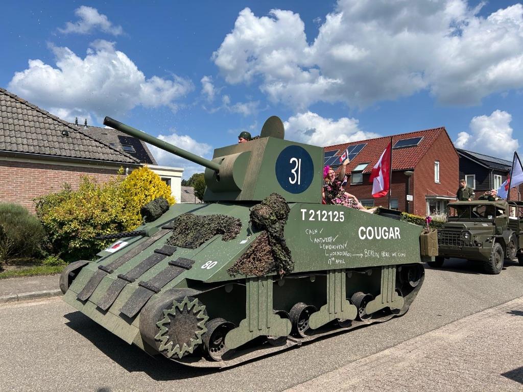 Carnavalswagen Tank “Cougar” – Rijdend & Uniek!, Ophalen, Gebruikt, Overige typen, Carnaval