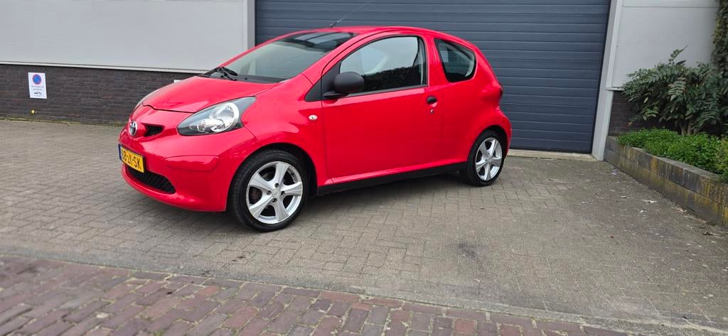 Toyota Aygo 1.0 12V Vvt-i 3DRS MMT 2008 Rood, Voorwielaandrijving, Stof, Zwart, 4 stoelen