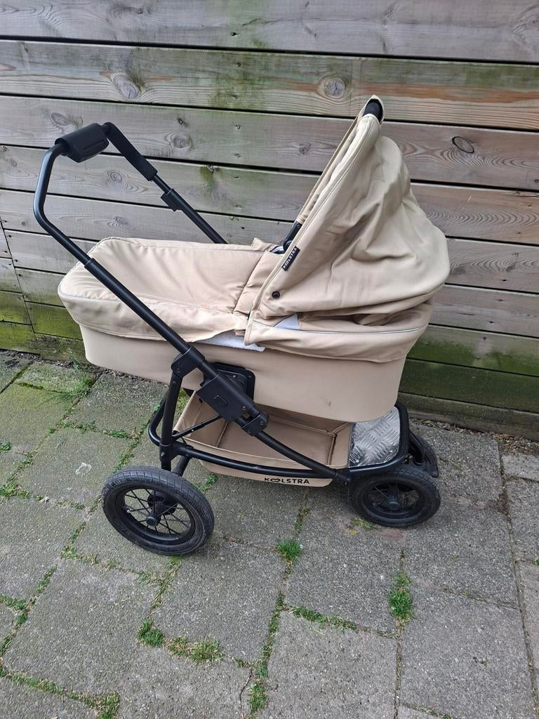 Kinderwagen met 3 wielen ziet er goed uit, Ophalen, Zo goed als nieuw, Overige merken