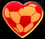 Voetbal HART pin, Verzenden, Nieuw, Sport, Speldje of Pin