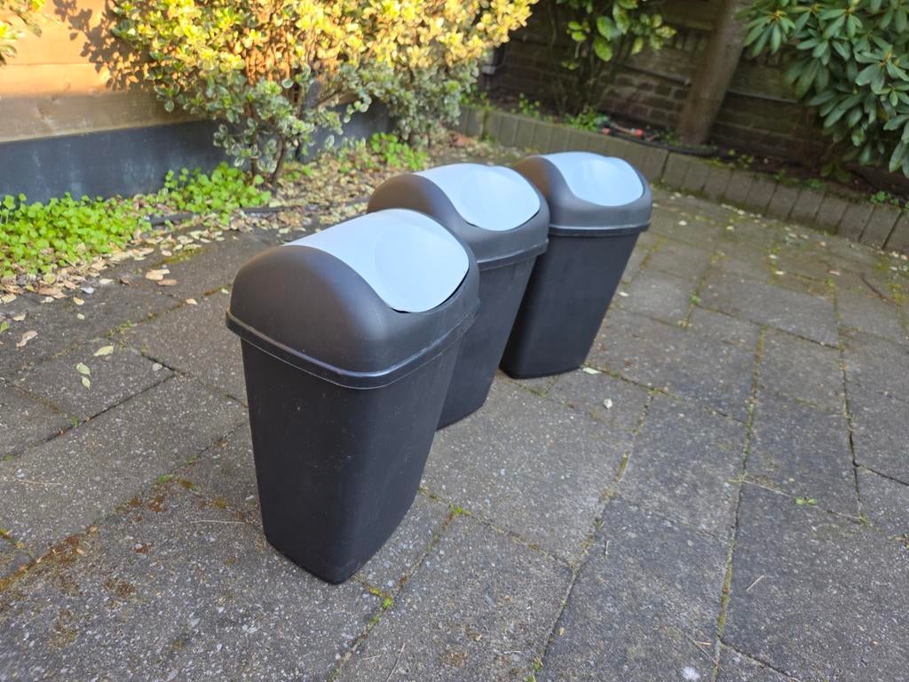 Drie afvalbakken / prullenbakken (standaard formaat), 40 liter of meer, Ophalen of Verzenden, Kunststof, Minder dan 50 cm