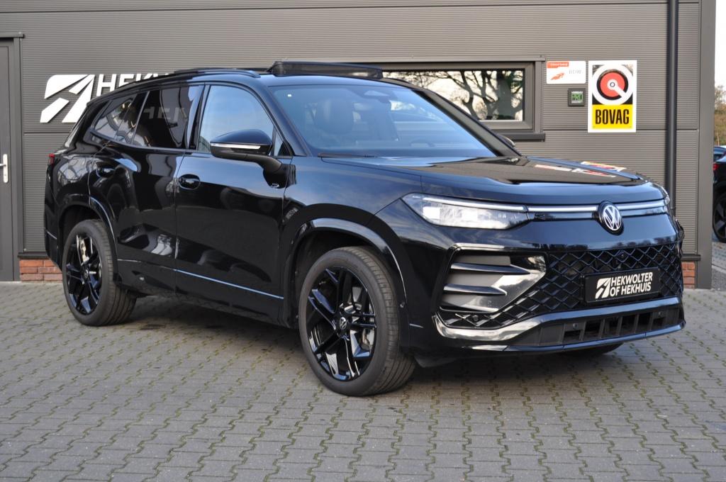 Volkswagen Tayron 1.5 TSI eHybrid Black Style 272 PK | Pano, 4 cilinders, 2000 kg, Zwart, Hybride Elektrisch/Benzine