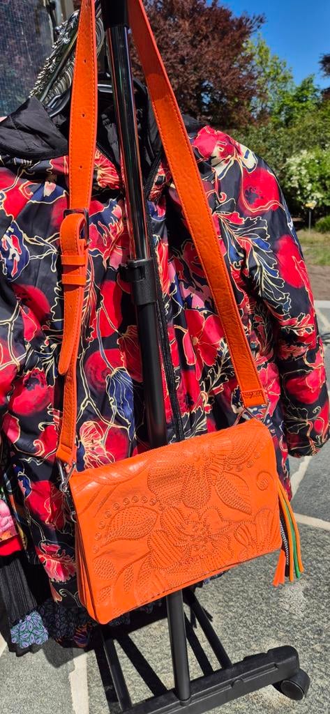 Desigual schoudertasje in oranje, zo goed als nieuw, Sieraden, Tassen en Uiterlijk, Ophalen of Verzenden, Zo goed als nieuw, Oranje