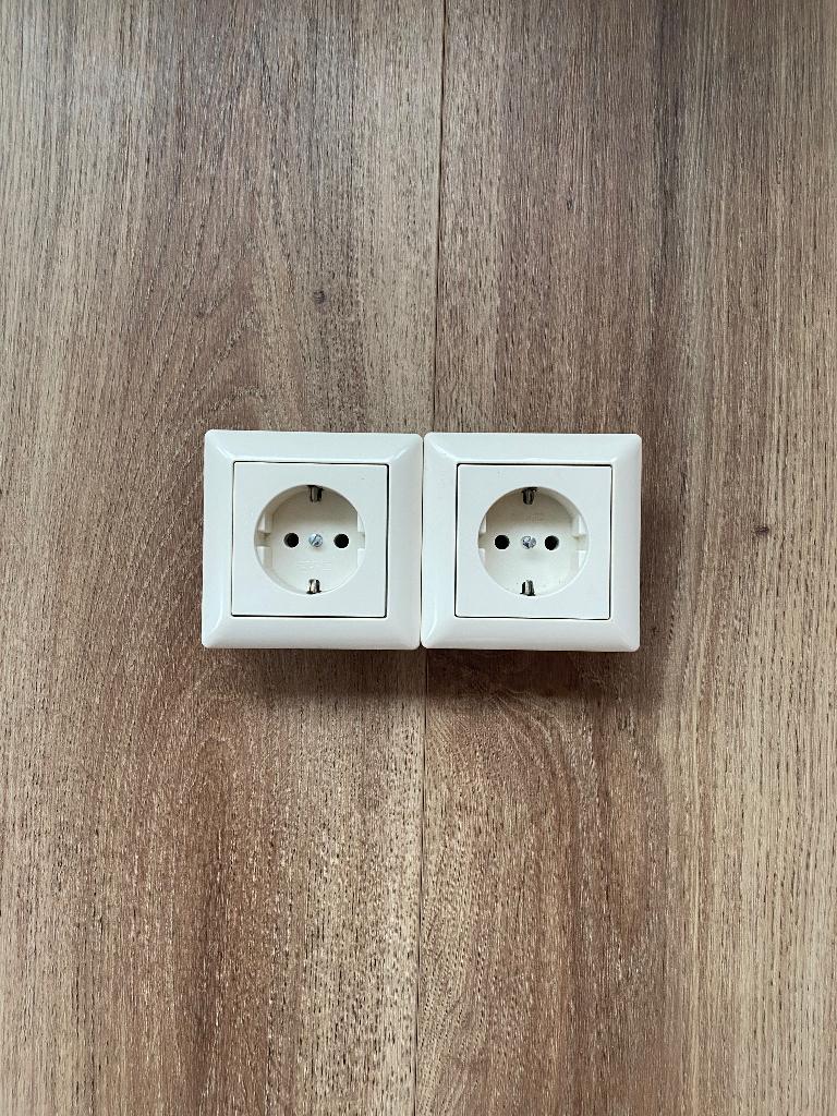 Jung stopcontact, Ophalen, Stopcontact