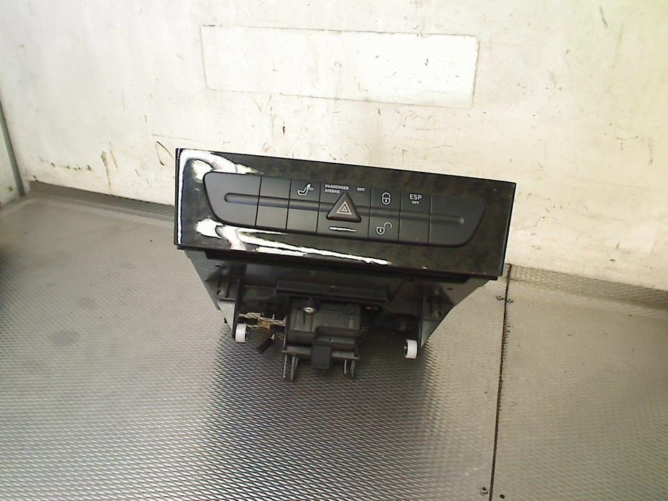 Paniekverlichtingschakelaar E (W211) 2003, Gebruikt, Mercedes-Benz AG, Mercedes-Benz, Mercedesstraße 120, Stuttgart 70372, , Duitsland