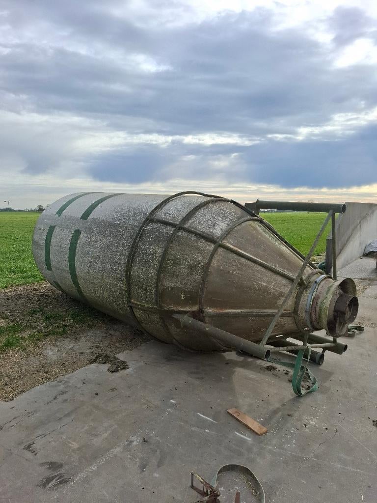Silo, Toebehoren