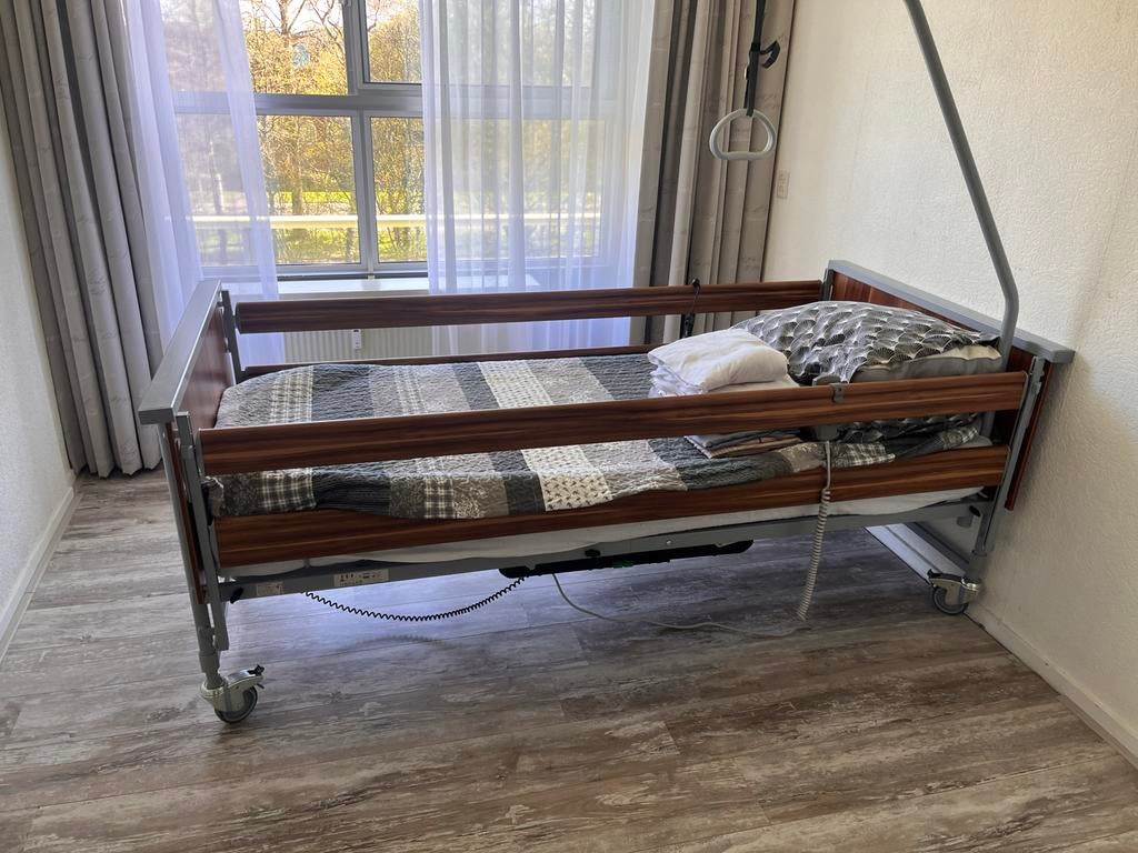 Z.g.a.n. hoog laag bed, Huis en Inrichting, Slaapkamer | Bedden, Ophalen, Verstelbaar, 90 cm, Eenpersoons
