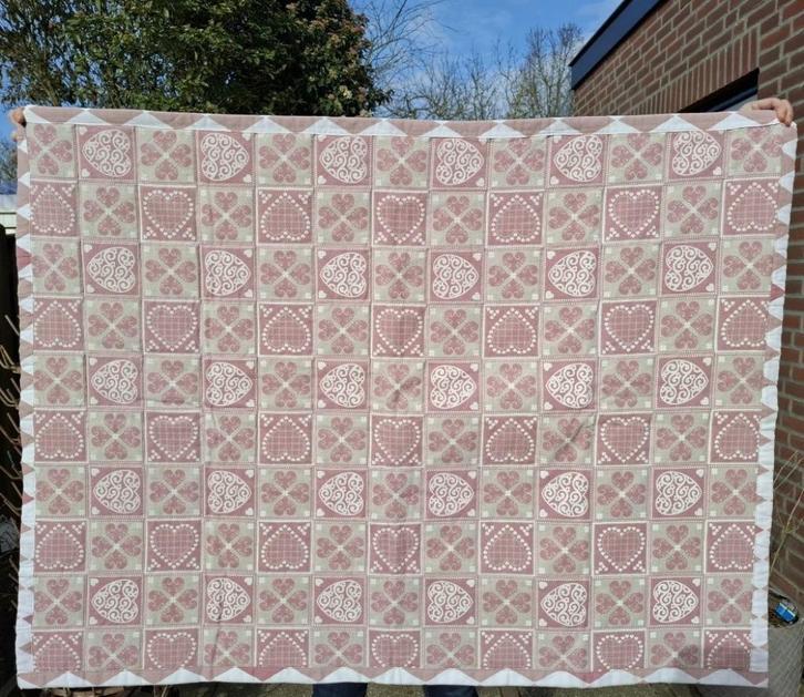 Bouti /plaid / kleedje, roze hartjes, achterkant wiebertjes, Antiek en Kunst, Ophalen of Verzenden