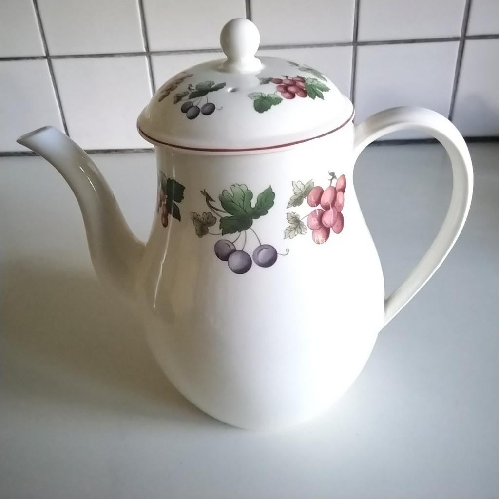 Wedgwood provence koffie/ theepot en kop en schotel, Ophalen of Verzenden, Zo goed als nieuw, Wedgwood, Kop(pen) en/of Schotel(s)