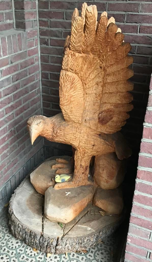 Kettingzaag sculptuur adelaar, Antiek en Kunst, Kunst | Beelden en Houtsnijwerken, Ophalen, Houtsnijwerk, Hout, Bruin