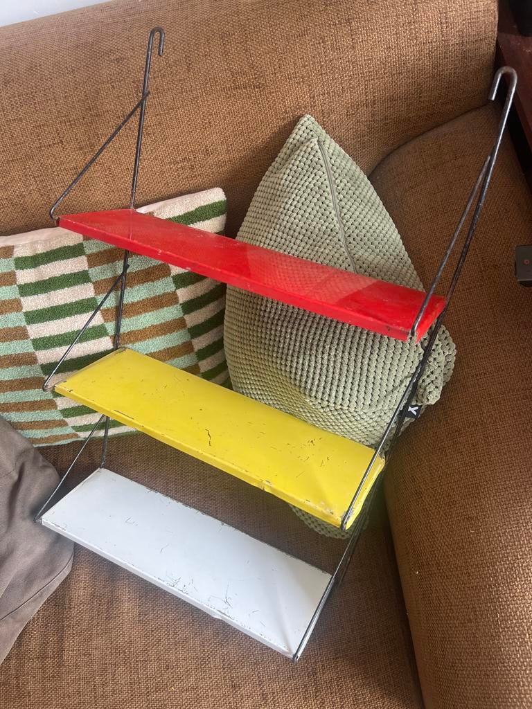 Vintage Tomado wandrekje met 3 gekleurde planken, Antiek en Kunst, Ophalen of Verzenden