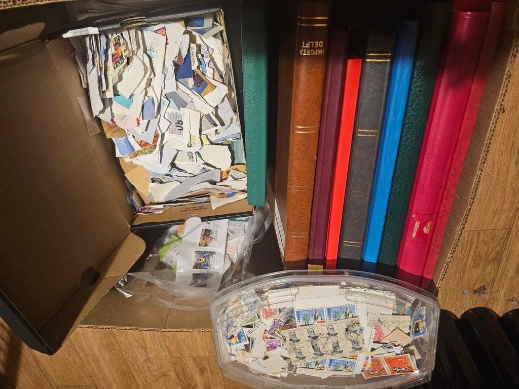 Doos 1 wereld postzegels, Ophalen of Verzenden, Nederland en Buitenland