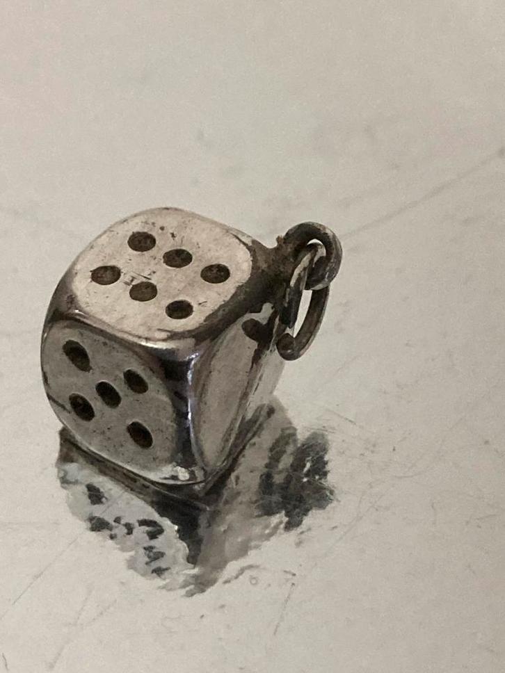 Antieke Zilveren Dobbelsteen Hanger - Uniek Sieraad, Sieraden, Tassen en Uiterlijk, Bedels, Gebruikt, Overige merken, Zilver, 1 bedel