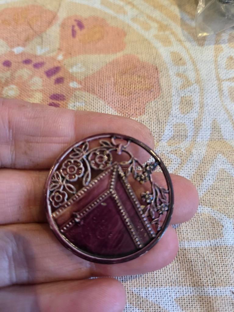 Vintage Broche - Rond met Bloemmotief en Paarse Accent, Overige materialen, Gebruikt, Paars, Minder dan 4 cm