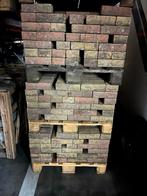 Trottoirbanden en ca 40 m2 klinkers op pallets, Tuin en Terras, Ophalen, Gebruikt, Klinkers, 10 m² of meer