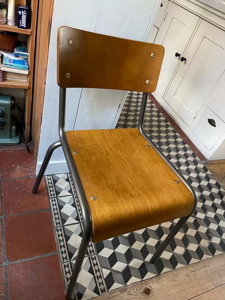 2 Fraaie schoolstoelen, Ophalen, Twee, Bruin, Zo goed als nieuw