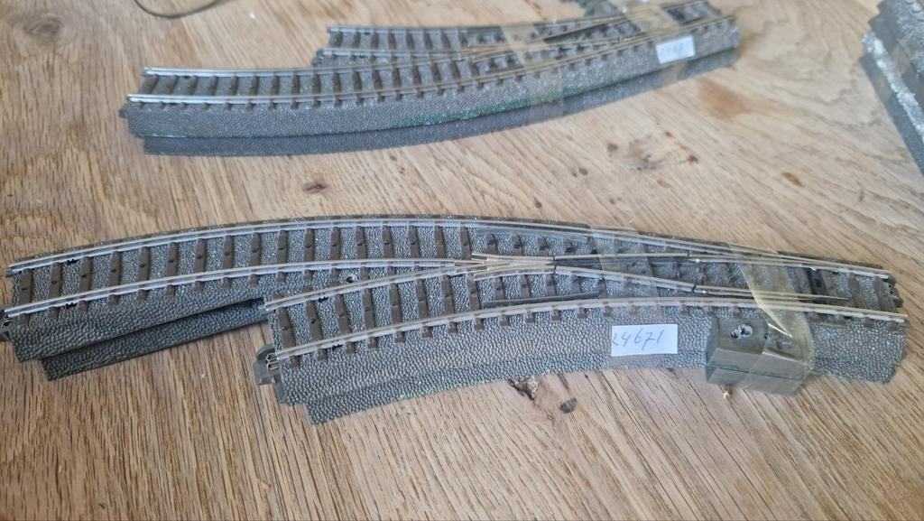 Märklin C-rails: Rechte en gebogen rails en wissels, Hobby en Vrije tijd, Modeltreinen | H0, Ophalen of Verzenden