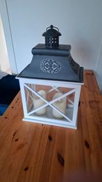 Sfeervolle Witte en Grijze Lantaarn met elektrische Kaarsen, Huis en Inrichting, Woonaccessoires | Kandelaars en Kaarsen, Ophalen