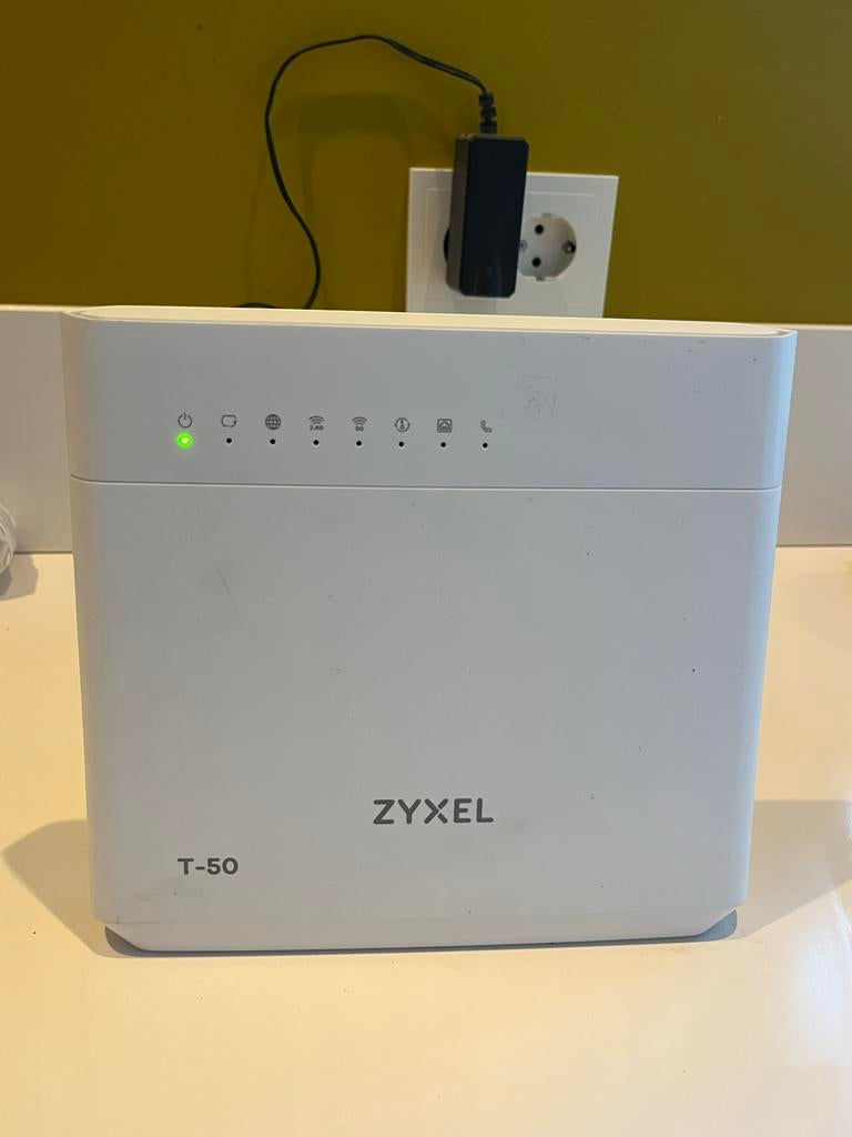 ZyXEL VMG8825-T50K router modem, Computers en Software, Routers en Modems, Ophalen of Verzenden, Gebruikt, Router met modem