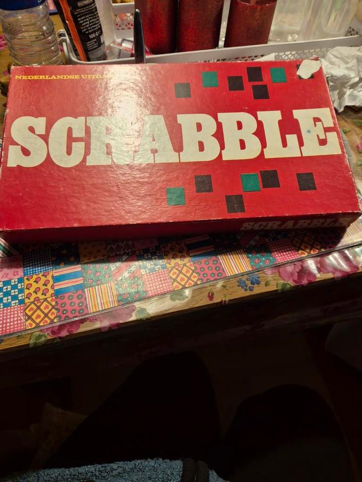 Scrabble Bordspel - Nederlandse Uitgave, Hobby en Vrije tijd, Gezelschapsspellen | Bordspellen, Gebruikt, Drie of vier spelers