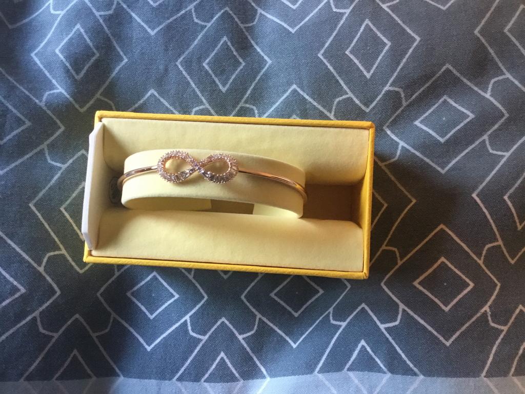 Swarovski rosé gold armband infinity, Ophalen of Verzenden, Zo goed als nieuw, Goud