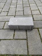 Grijze betonklinkers gratis af te halen (zelf eruit halen), Ophalen, Klinkers, Zo goed als nieuw, 10 m² of meer