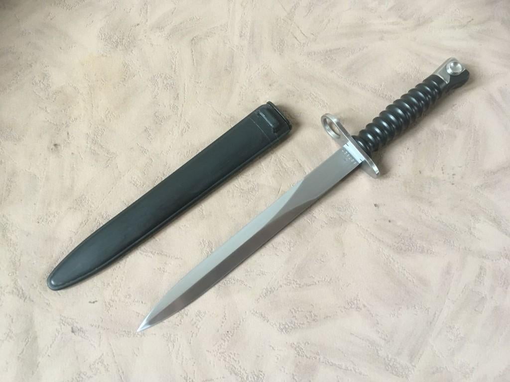 Arsenaal Nieuw Zwitserse Stgw 57 bajonet - Sturmgewehr 57, Ophalen of Verzenden, Landmacht, Overige gebieden, Mes of Dolk