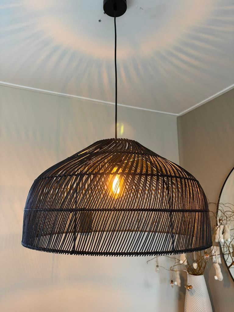 Zwarte rotan hanglamp, Huis en Inrichting, Ophalen, Zo goed als nieuw, Hout, Minder dan 50 cm