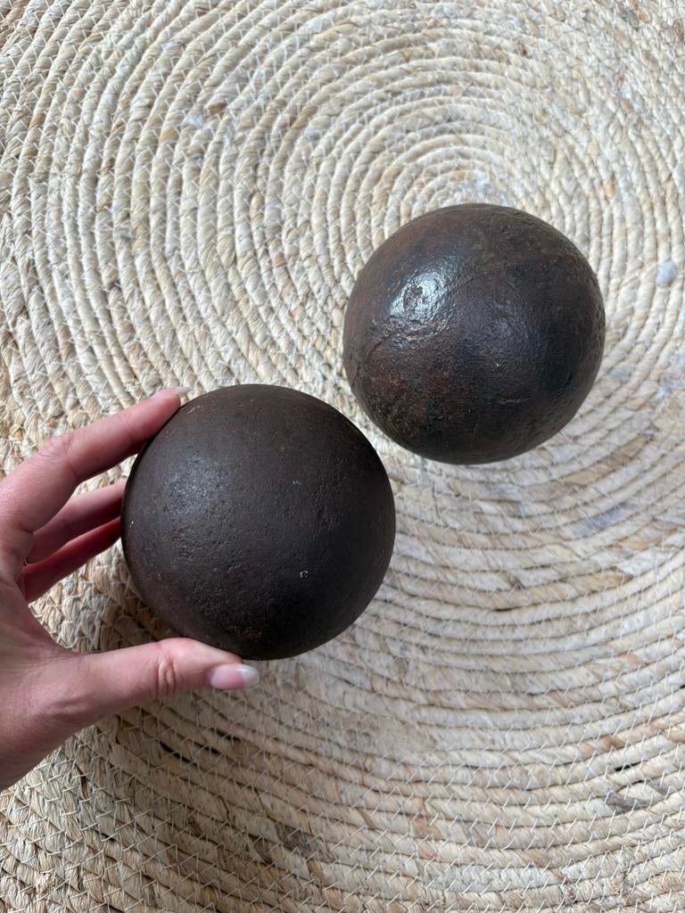 Antieke kanonskogels granaat bodemvondst gietijzer curiosa, Verzamelen, Militaria | Algemeen, Ophalen of Verzenden, Landmacht