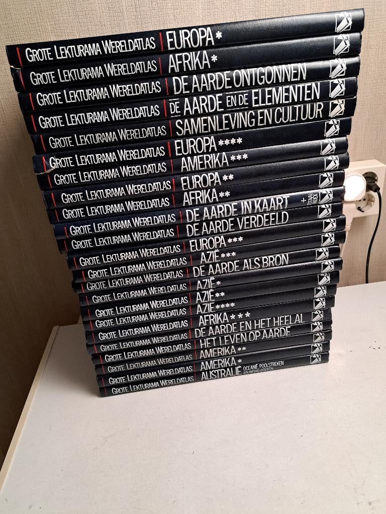23 x grote lekturama wereld atlassen z.g.a.n., Boeken, Ophalen of Verzenden, Zo goed als nieuw, Overige gebieden