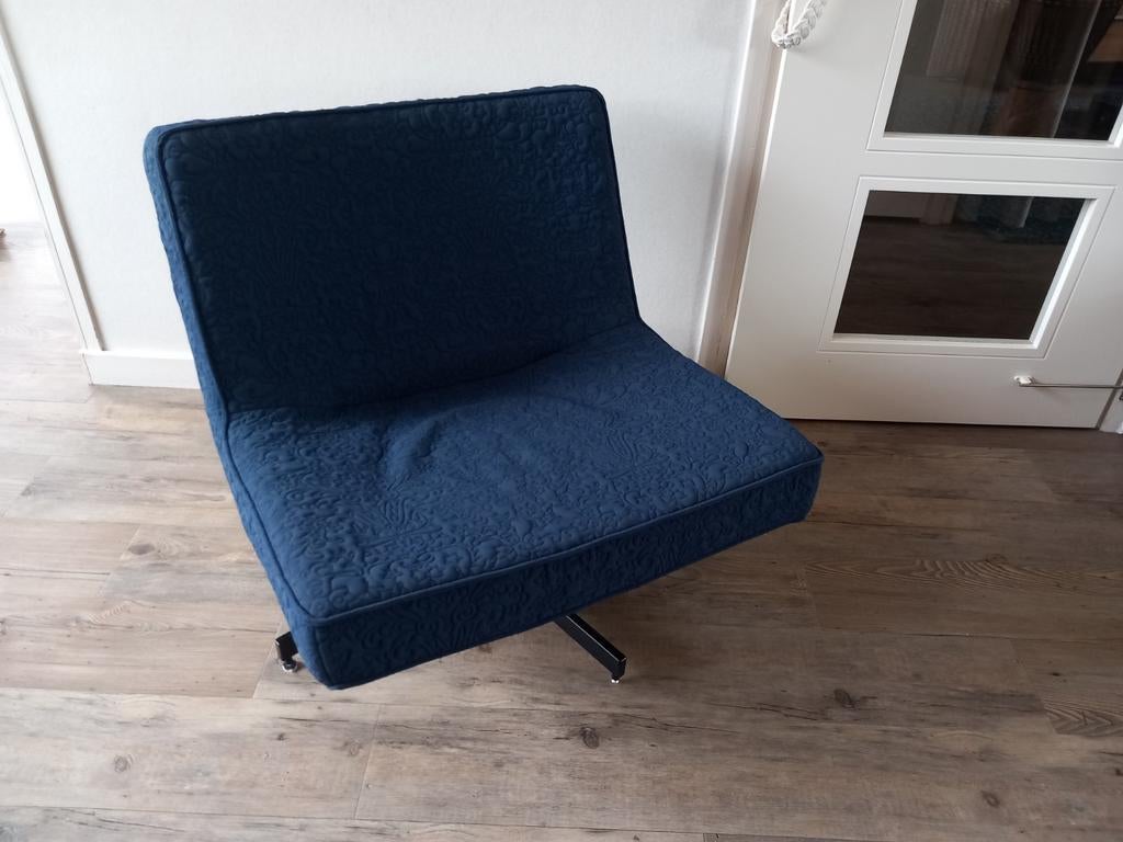Harvink model Do fauteuil met zwarte draaivoet, Huis en Inrichting, Stoelen, Ophalen, Gebruikt, Blauw, Stof