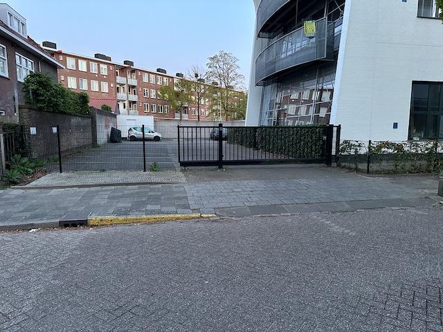 Ruime parkeerplaats omgeving Parktheater Eindhoven, Huizen en Kamers, Noord-Brabant