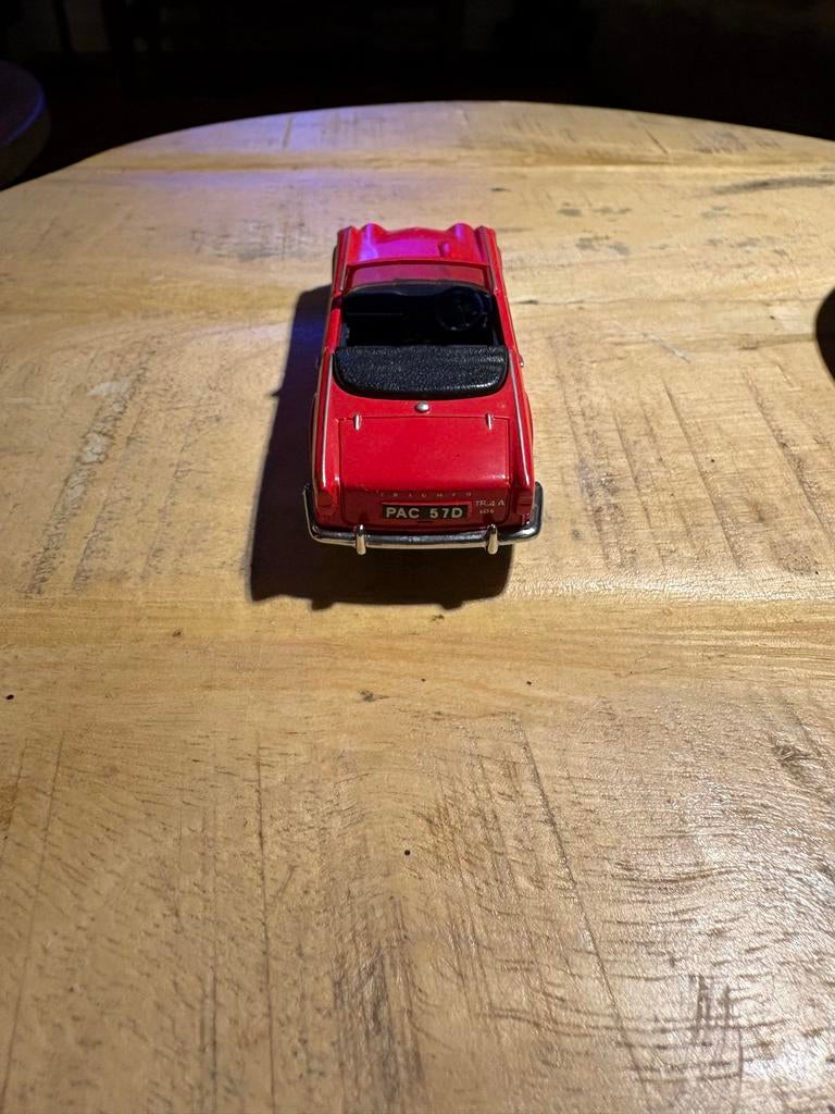 Rode Triumph TR-4A modelauto, Hobby en Vrije tijd, Overige merken, Gebruikt, Auto, 1:32 tot 1:50