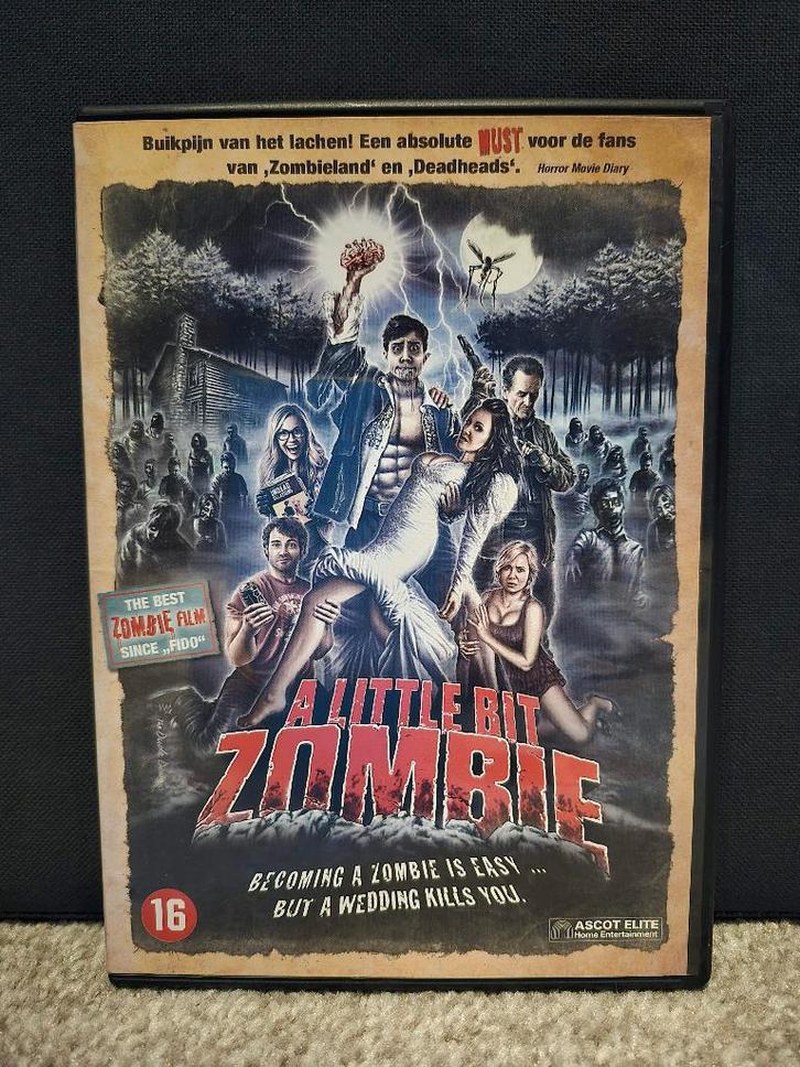 A Little Bit Zombie (stephen mchattie / 2012), Cd's en Dvd's, Dvd's | Horror, Zo goed als nieuw, Vampiers of Zombies, Vanaf 16 jaar