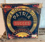 Een antiek blik van Patria Amsterdam, Verzamelen, Blikken, Ophalen of Verzenden, Gebruikt, Koek(jes), Overige merken