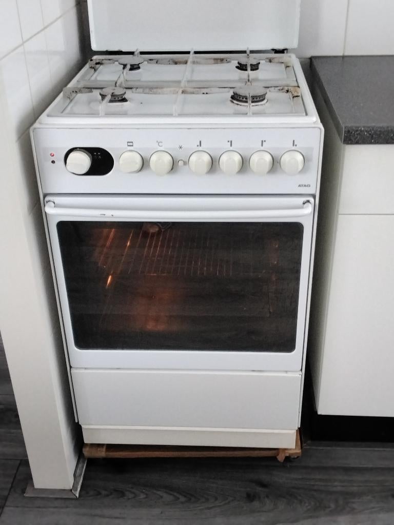 Gasfornuiz, Witgoed en Apparatuur, Fornuizen, Ophalen, Grill, 4 kookzones, Zo goed als nieuw