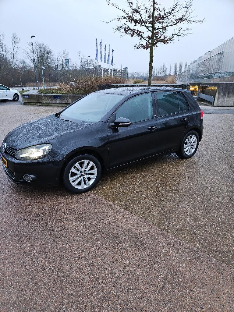 Volkswagen Golf 1.6 TDI 77KW 2011 Zwart, Auto's, 4 cilinders, Zwart, 24 km/l, 154 €/maand