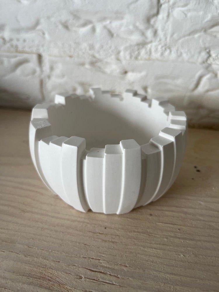 Opbergkom ongelijke verticale strepen, Huis en Inrichting, Woonaccessoires | Schalen en Manden, Nieuw, Schaal, Rond, Overige materialen