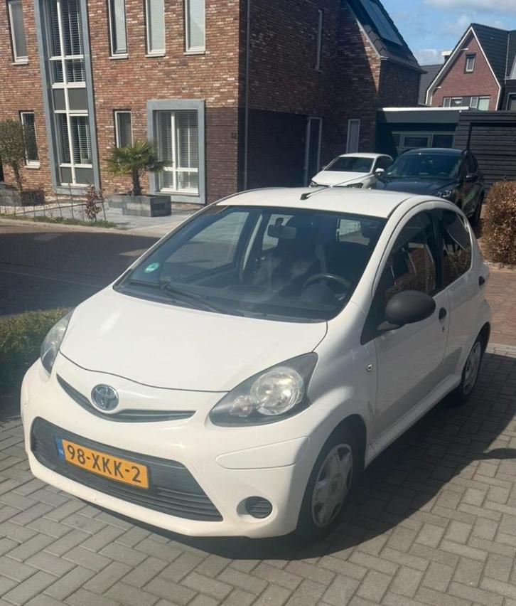 Toyota Aygo 1.0 12V Vvt-i 5DRS 2012 Wit, Auto's, Toyota, Particulier, Aygo, Benzine, A, Hatchback, Handgeschakeld, Origineel Nederlands