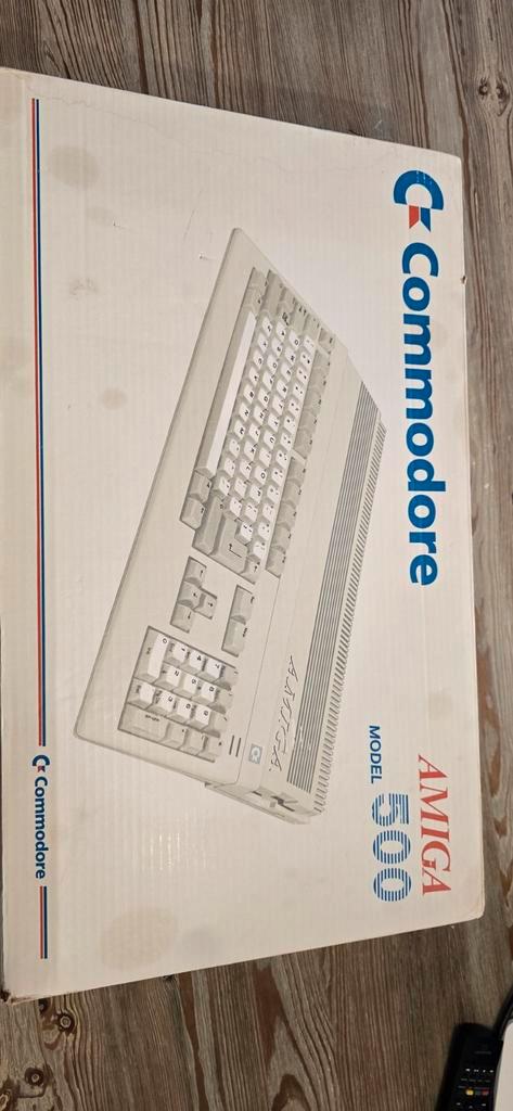 Commodore Amiga 500 werkend + voeding + 80 floppy disks, Computers en Software, Vintage Computers, Ophalen